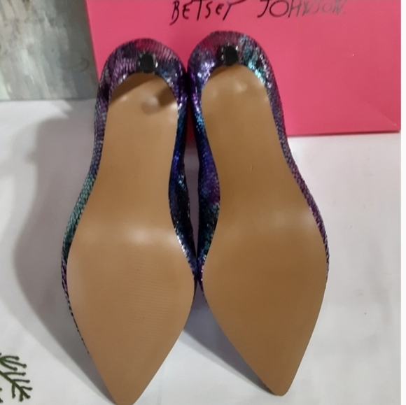 🍀2×45🍀Betsey Johnson Alba Embossed Booties - Picture 8 of 8